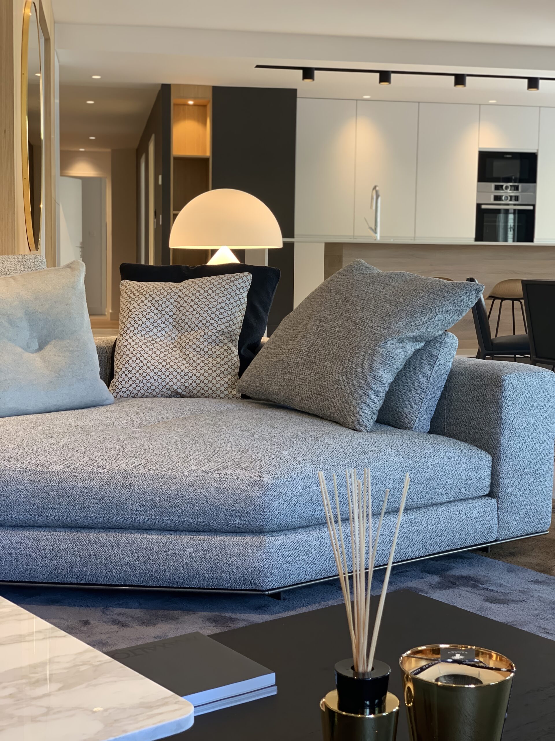 Décoration d'intérieur grand standing à Lyon avec sélection exclusive de canapés et fauteuils Minotti et cuisine sur mesure